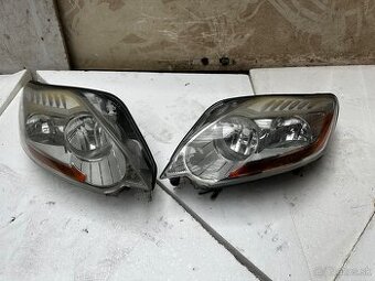 Ford kuga predné svetlá