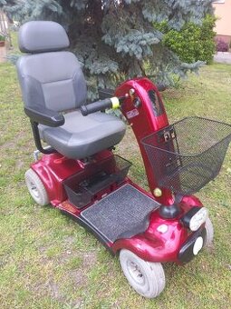 Štvorkolesový elektrický skúter.