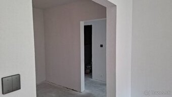 3 izbový byt čerstvá rekonstruštrukcia do HOLOBYT