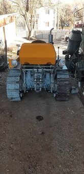 Pasový traktor