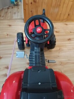 Detský traktor z vlečkou