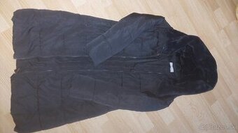 Prešívaný čierny kabát veľ. 38 zn. Reserved
