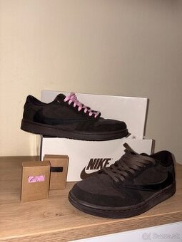 Air Jordan 1 Retro Low SP Travis Scott Velvet Brown