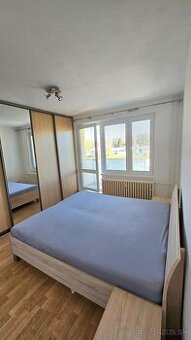 Slnečný 2-izbový byt na Ľadovni