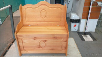 Drevená lavička s masívneho dreva
