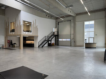 Prenájom rožného obchodno-skladového priestoru 421 m² s kanc - 1