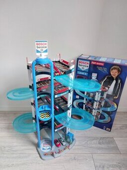 Päťposchodová parkovacia garáž Bosch Car Service