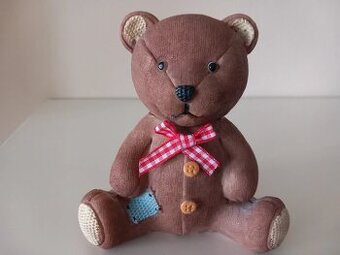 Starý retro keramický sediaci medvedík 12x10x7 cm