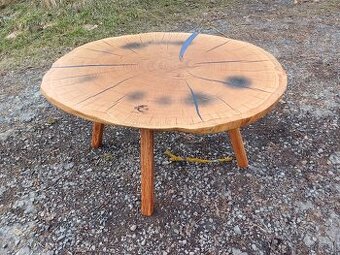 Epoxidový konferenčný stolík