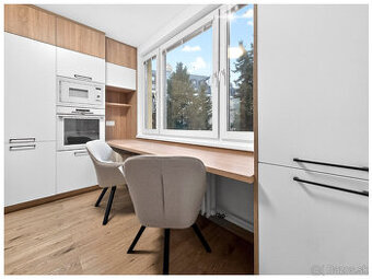 MODERNÁ REKONŠTRUKCIA/ 1i byt/ CENTRUM BB/ ZARIADENIE /38 m2