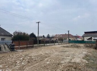 Predám stavebný pozemok 556m2 v obci Neded - 1