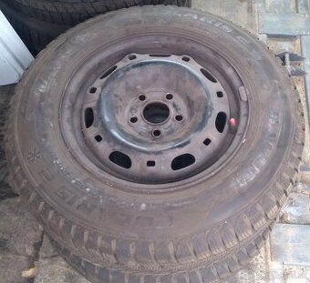 2 ks zimných pneu Barum 175/80 R14 na origo VW diskoch