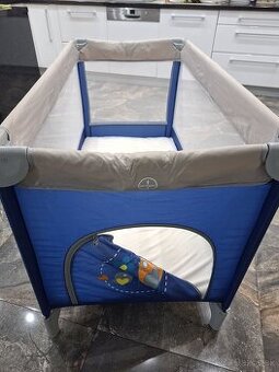 Prenosná cestovná postielka