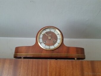 Prodám staré krbové hodiny včetně klíče, pozůstalost.