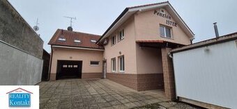 NA PREDAJ zariadený 8 izbový PENZIÓN pre 24 osôb ŠTÚROVO - N