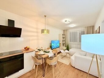 JUH - PRI AUPARKU KRIVÁ - 2 IZBOVÝ BYT KOMPLETNE ZARIADENÝ.