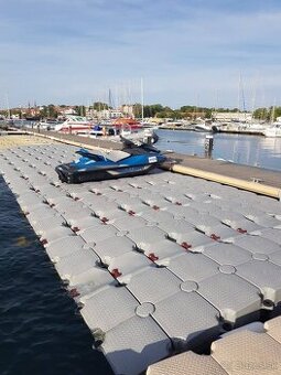 Vodné mólo , vodní molo , pontón , boje