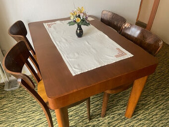 Predam stol Halabala a stolicky