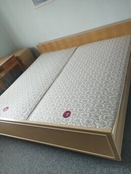 Manželská posteľ,plus matrace a rošty