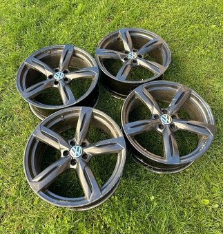 Predám sadu Audi R20 - 1