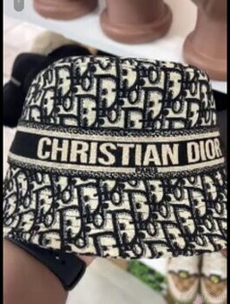 Klobúčik Dior