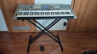 YAMAHA PSR E413 - samohrajka s príslušenstvom