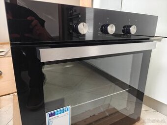 Nová elektrickávstavaná rúra Guzzanti GZ 8501A iba rozbalená
