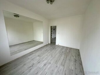 Zrekonštruovaný 3i byt s klimatizáciou a loggiou KVP Wurmova