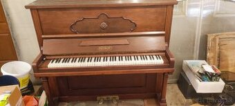 Piano Petrof