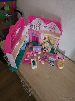 Kozmeticky stolik + domcek