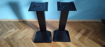 Stojany pod reproduktory