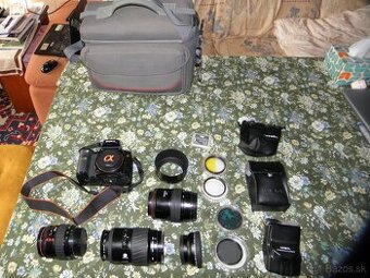 Sony Alpha A100 s objektivmi a prislusenstvom