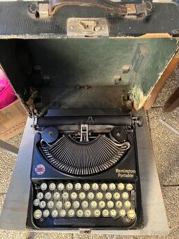 Prenosny pisaci stroj Remington