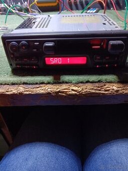 Predam stare autoradia.