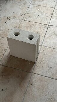 Tvárnica Porfix AKU 125 a betónové preklady