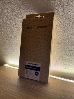 AlzaGuard Matte TPU Case (čierny) – iPhone 16 - 1