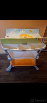 Prebaľovací pult s vaničkou a úložným priestorom