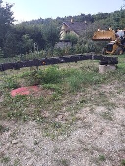 Železný rám z nákladného vozidla