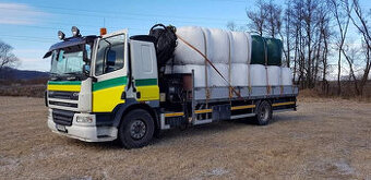 Autodoprava s hydraulickou rukou.