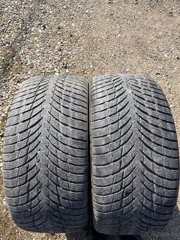 255/35R20