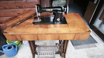 ⭐ Vintage šijací stroj LADA 121 so stolom  ⭐