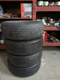 Predám celoročné pneu 215/65R16