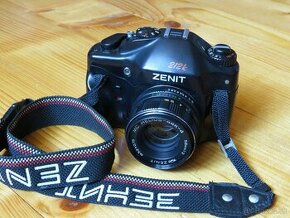 Fotoaparát Zenit 212k s bleskom