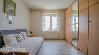 NOVINKA - 2 izbový byt s garážou a záhradou v obci BOBOT