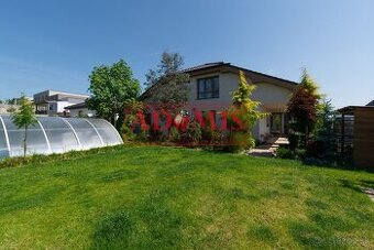 predám 8-izbový priestraný rodinný dom, úžitková plocha 473