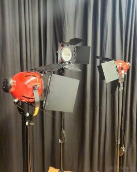 Predám 3× halogénové svetlá 800W, nastaviteľné svietenie