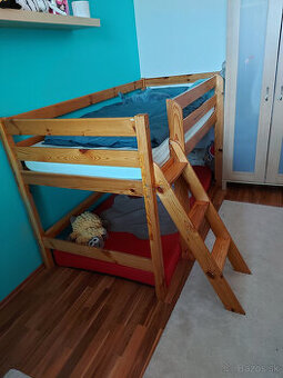 Predam vyvýšenú postel s matracom 90x200