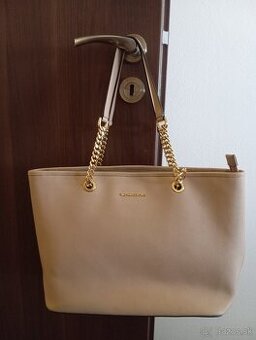 Béžová kabelka typu shopper Michael Kors