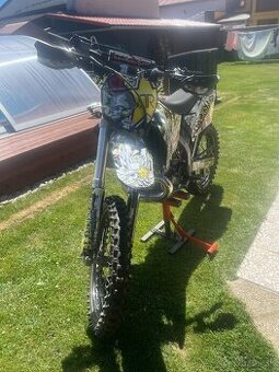 SUZUKI RM 250