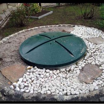 Uzamykateľný plastový kryt domovej čističky